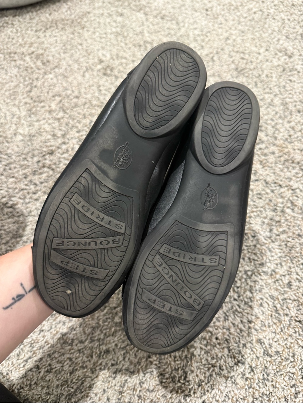Life Stride Classic Black Cap-Toe Women's Flats 11 - Picture 3 of 4